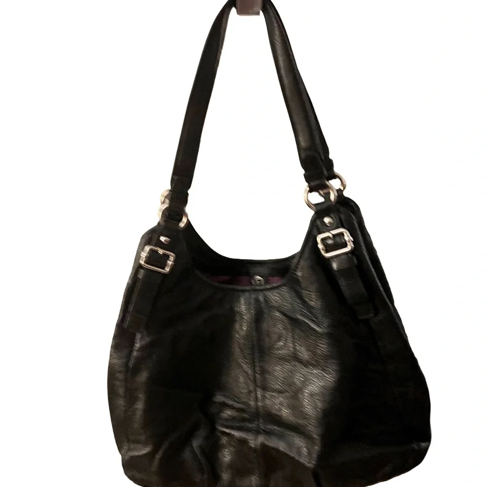 Coach Elegant Black Leather Shoulder Bag - Picture 5 of 10
